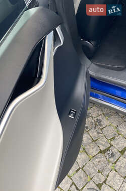 Лифтбек Tesla Model S 2015 в 