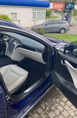 Лифтбек Tesla Model S 2015 в 