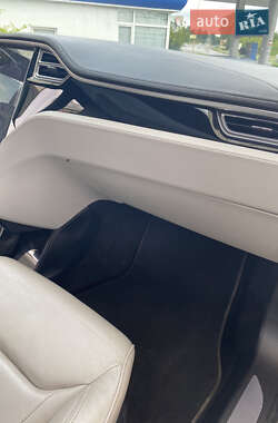 Лифтбек Tesla Model S 2015 в 