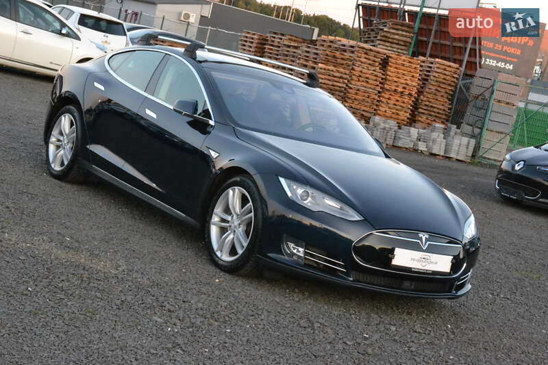 Tesla Model S 2015