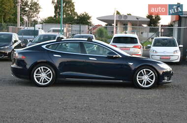 Лифтбек Tesla Model S 2015 в 