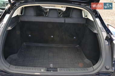 Лифтбек Tesla Model S 2015 в 