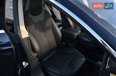 Лифтбек Tesla Model S 2015 в 