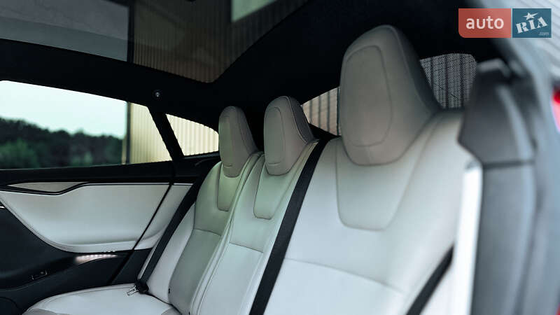 Лифтбек Tesla Model S 2020 в Ровно