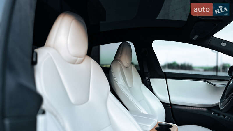 Лифтбек Tesla Model S 2020 в Ровно