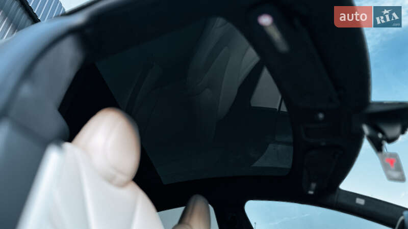 Лифтбек Tesla Model S 2020 в Ровно