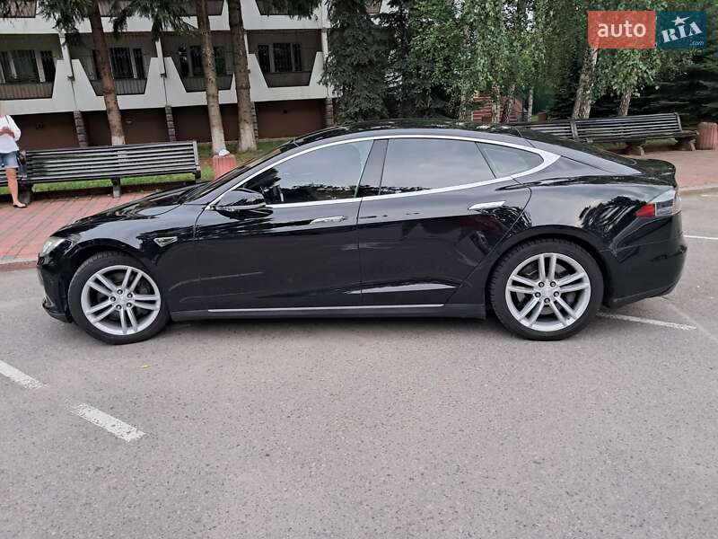 Ліфтбек Tesla Model S 2015 в Вінниці