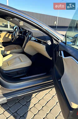 Лифтбек Tesla Model S 2015 в 