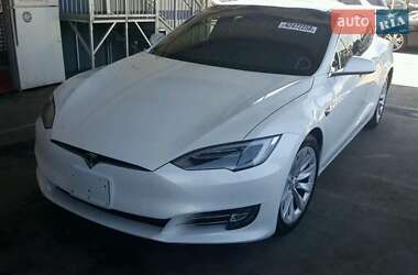 Лифтбек Tesla Model S 2017 в 