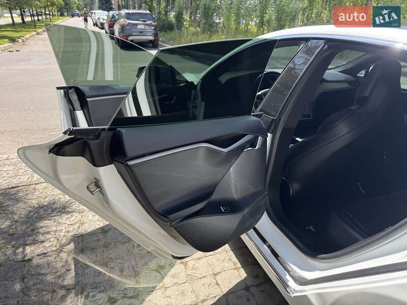 Ліфтбек Tesla Model S 2020 в Дніпрі фото 10 Ліфтбек Tesla Model S 2020 в Дніпрі