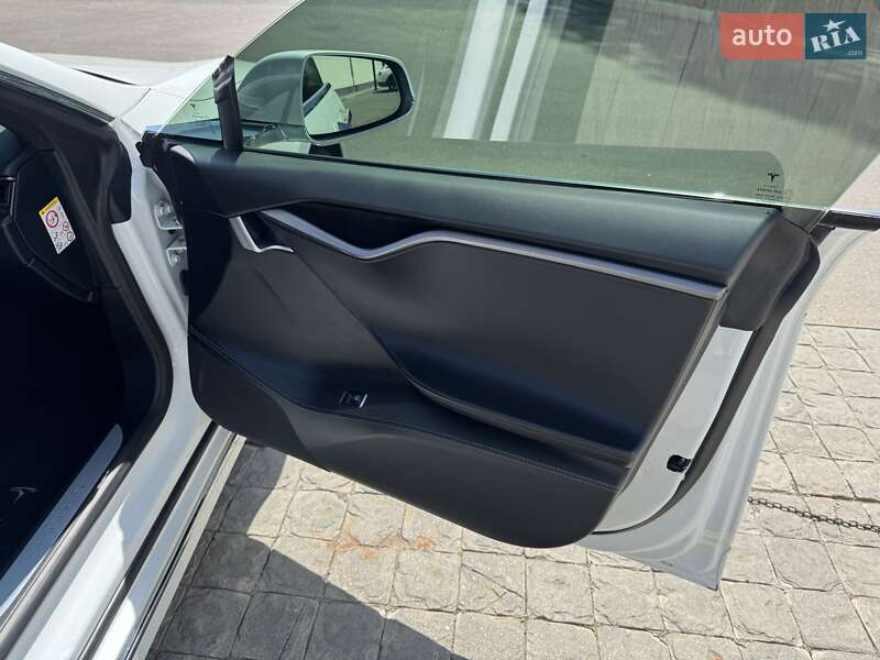 Ліфтбек Tesla Model S 2020 в Дніпрі фото 13 Ліфтбек Tesla Model S 2020 в Дніпрі