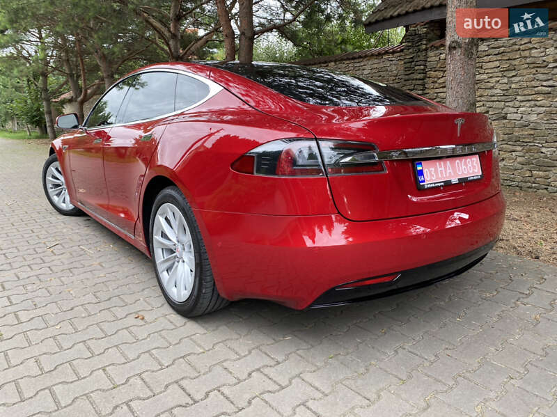 Лифтбек Tesla Model S 2016 в Луцке