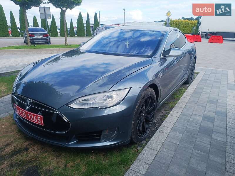 Лифтбек Tesla Model S 2014 в Львове