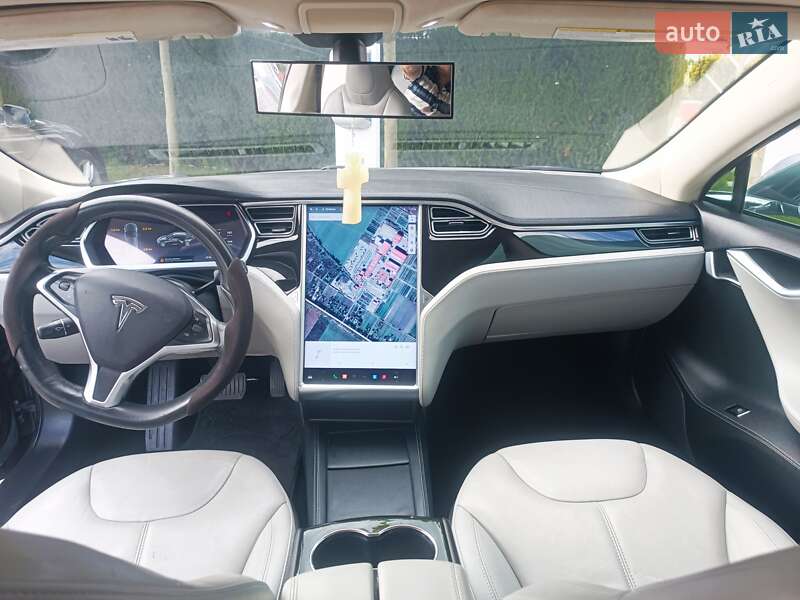 Лифтбек Tesla Model S 2014 в Львове