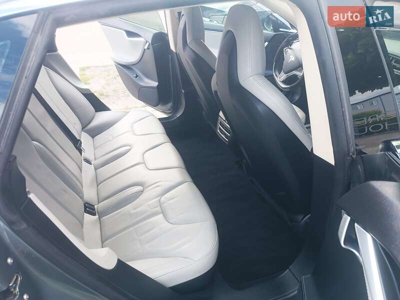 Лифтбек Tesla Model S 2014 в Львове