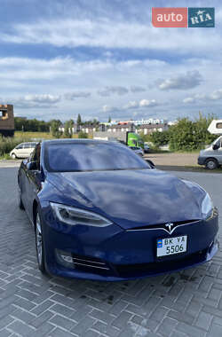 Лифтбек Tesla Model S 2016 в Ровно