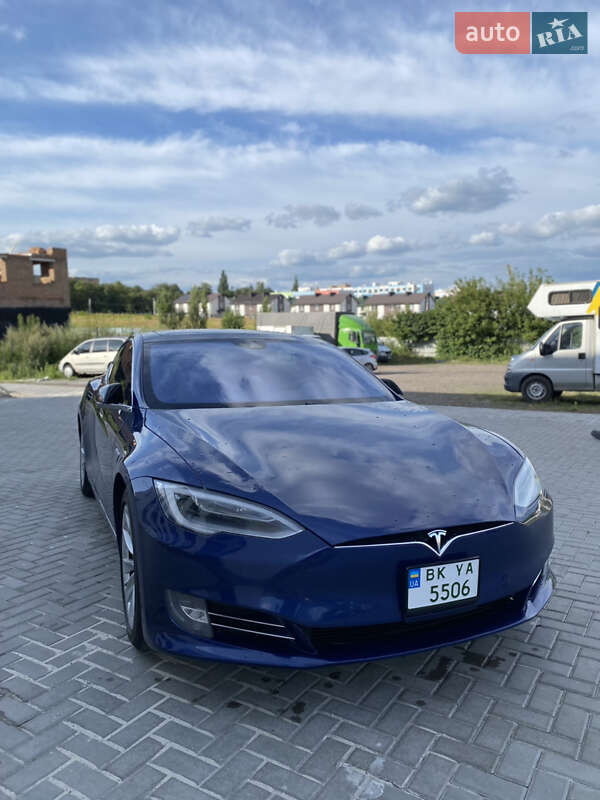 Лифтбек Tesla Model S 2016 в Ровно