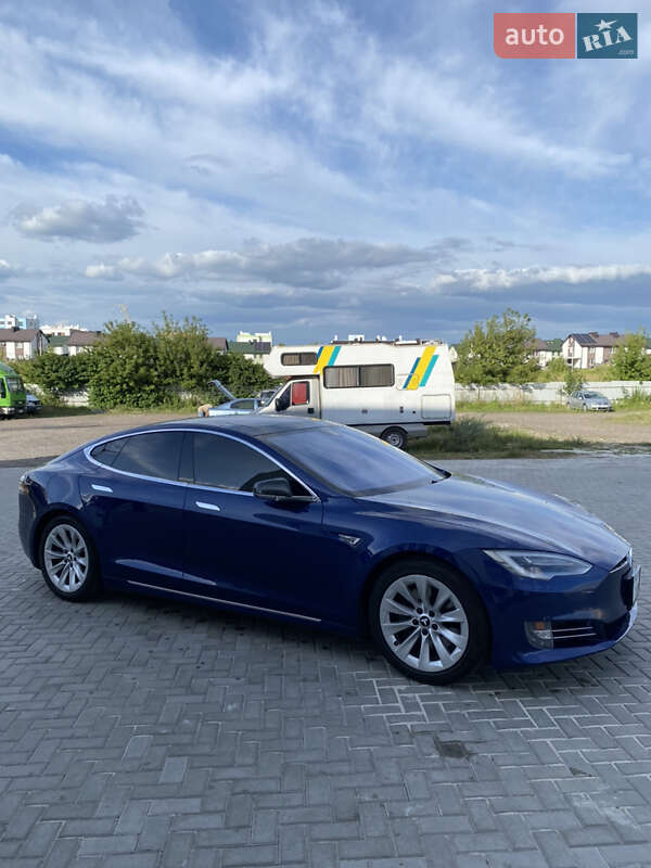 Лифтбек Tesla Model S 2016 в Ровно