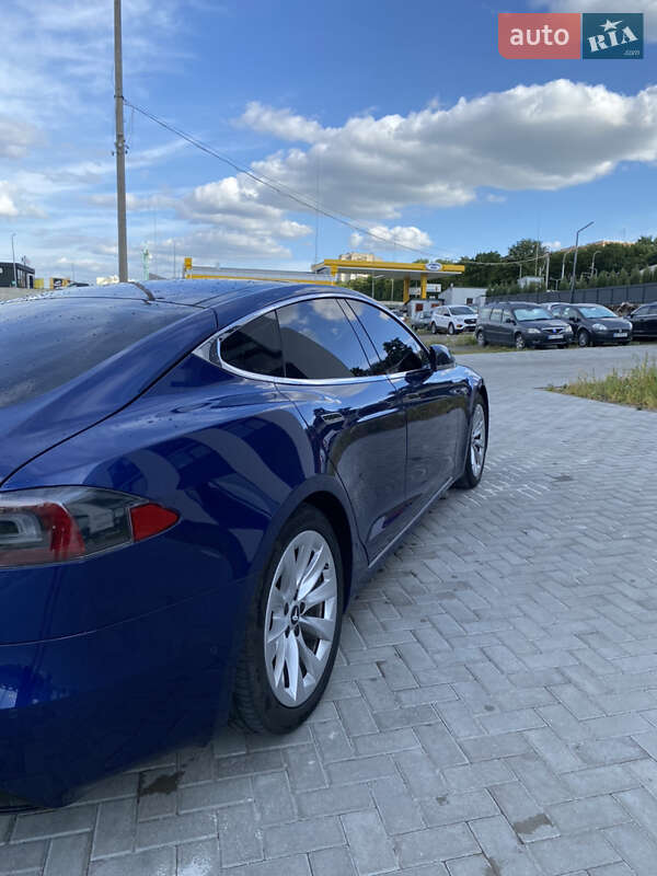Лифтбек Tesla Model S 2016 в Ровно