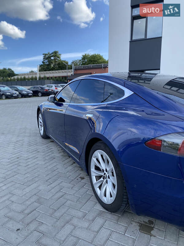 Лифтбек Tesla Model S 2016 в Ровно