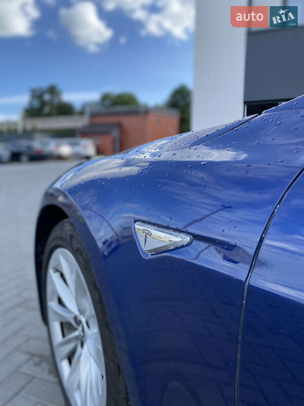 Лифтбек Tesla Model S 2016 в Ровно