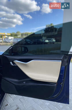 Лифтбек Tesla Model S 2016 в Ровно