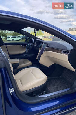 Лифтбек Tesla Model S 2016 в Ровно