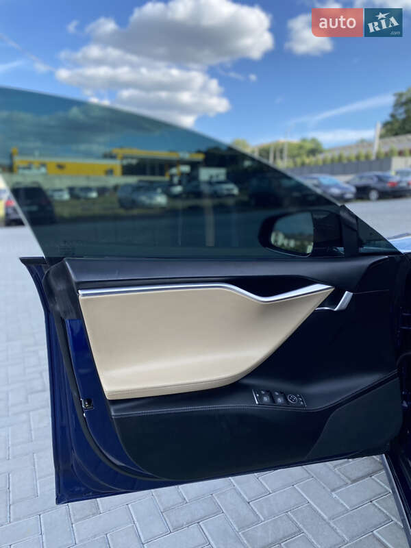 Лифтбек Tesla Model S 2016 в Ровно