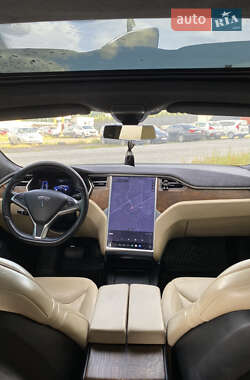 Лифтбек Tesla Model S 2016 в Ровно