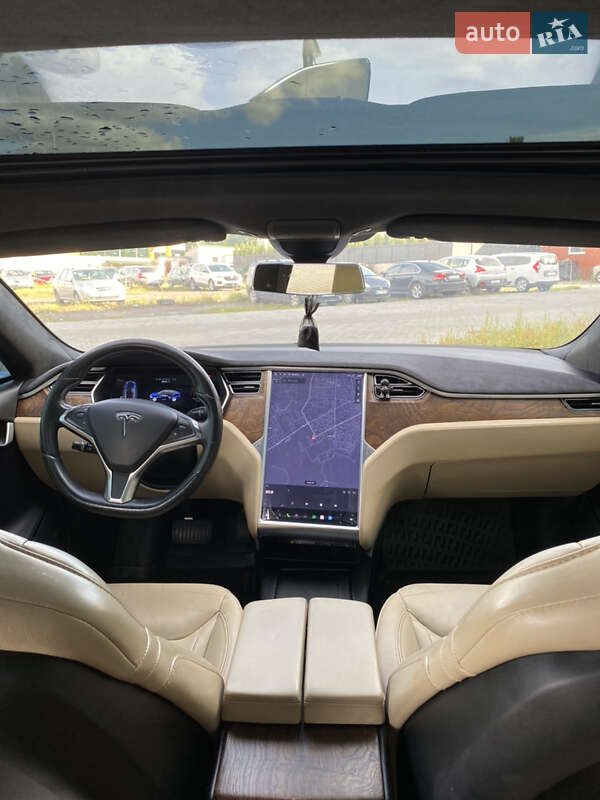 Лифтбек Tesla Model S 2016 в Ровно