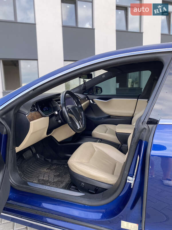 Лифтбек Tesla Model S 2016 в Ровно