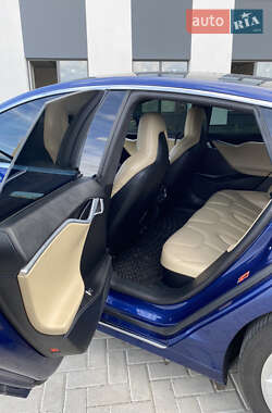 Лифтбек Tesla Model S 2016 в Ровно