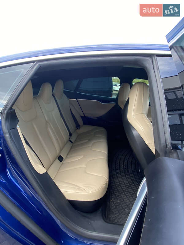 Лифтбек Tesla Model S 2016 в Ровно