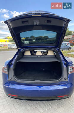 Лифтбек Tesla Model S 2016 в Ровно