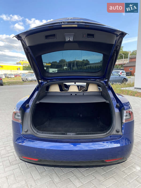 Лифтбек Tesla Model S 2016 в Ровно
