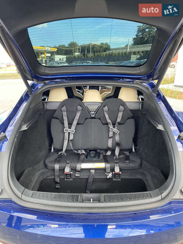 Лифтбек Tesla Model S 2016 в Ровно
