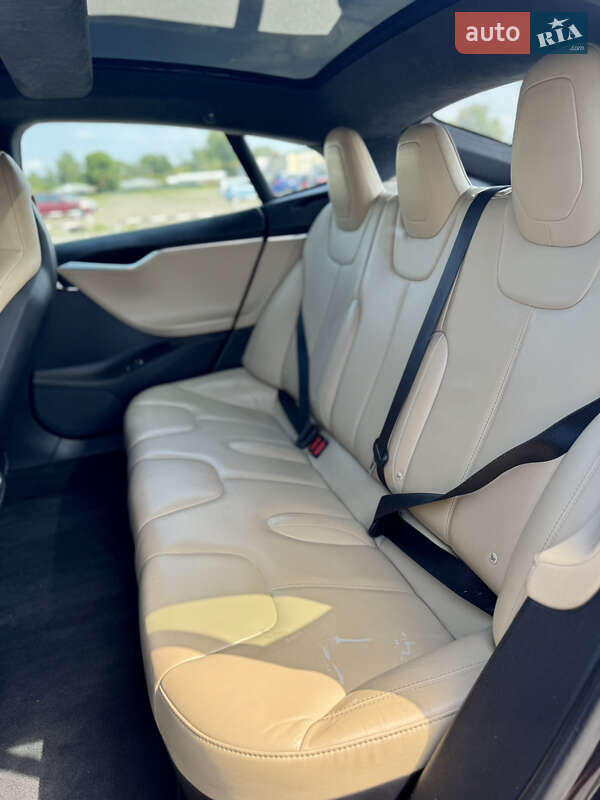 Лифтбек Tesla Model S 2015 в Кременчуге