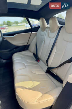 Лифтбек Tesla Model S 2015 в 