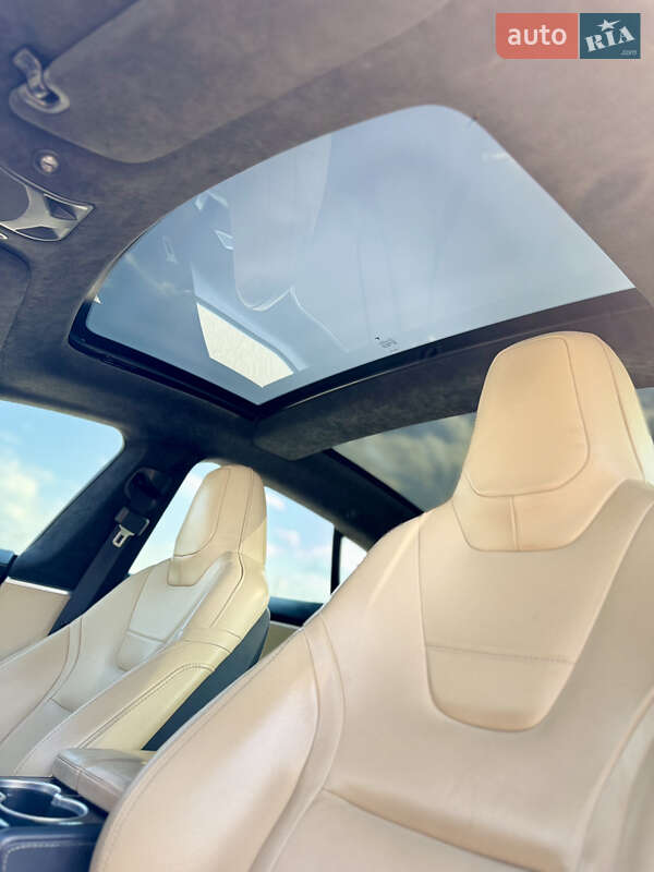 Лифтбек Tesla Model S 2015 в Кременчуге