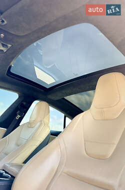 Лифтбек Tesla Model S 2015 в 