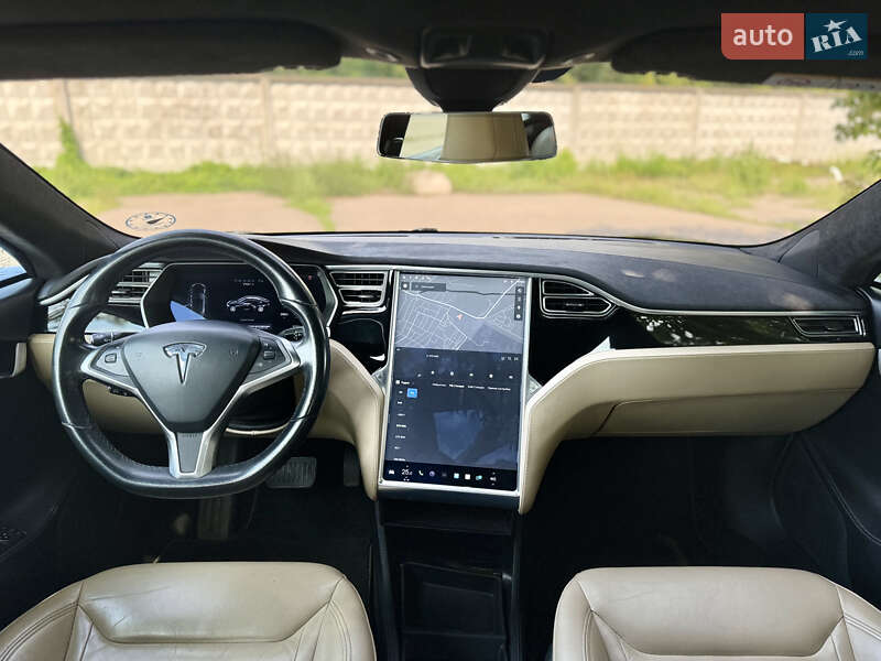 Лифтбек Tesla Model S 2015 в Кременчуге