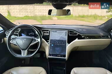 Лифтбек Tesla Model S 2015 в 