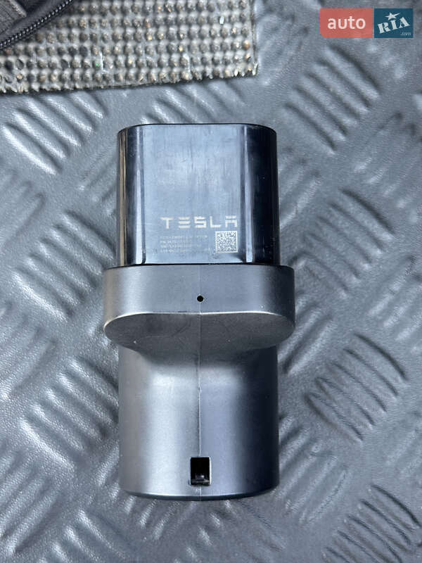Лифтбек Tesla Model S 2015 в Кременчуге