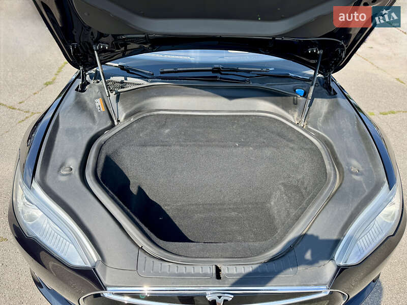 Лифтбек Tesla Model S 2015 в Кременчуге