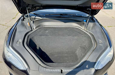 Лифтбек Tesla Model S 2015 в 