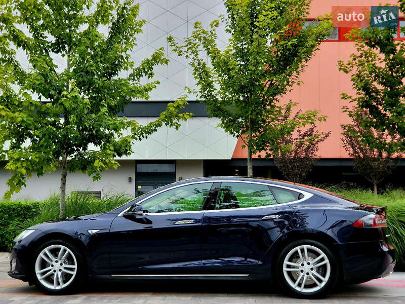 Лифтбек Tesla Model S 2014 в Киеве