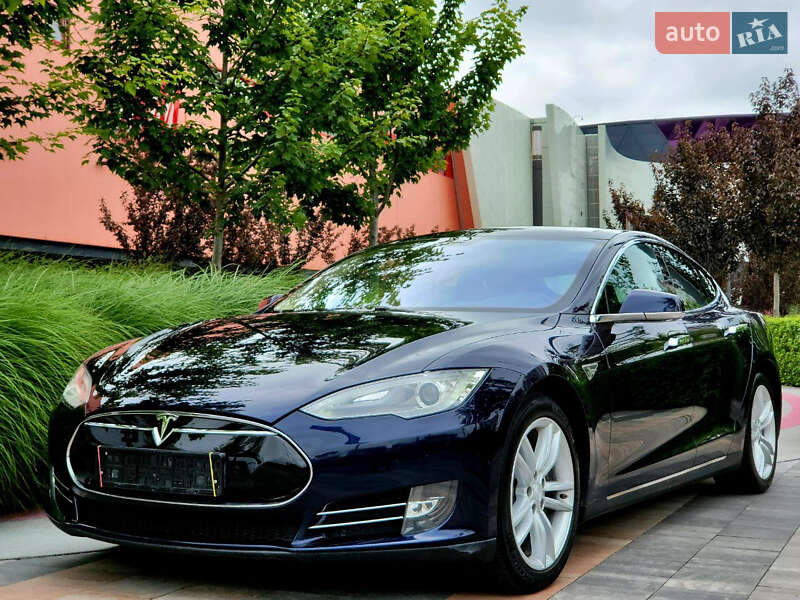 Tesla Model S 2014