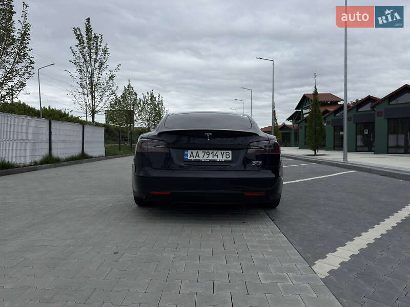 Tesla Model S 2014