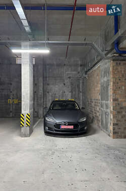 Лифтбек Tesla Model S 2013 в 