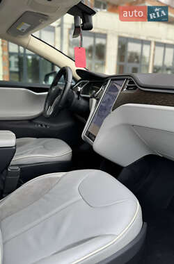 Лифтбек Tesla Model S 2013 в 